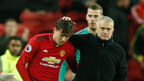 Lindelof là cầu thủ được đưa về dưới triều đại Mourinho, với mức phí chuyển nhượng 31 triệu bảng vào mùa Hè 2017 và được Người đặc biệt trao cho cơ hội đá chính thường xuyên. Dưới thời Ole Gunnar Solskjaer, Lindelof vẫn giữ được suất đá chính và cùng bom tấn Harry Maguire tạo thành cặp trung vệ của Quỷ đỏ.