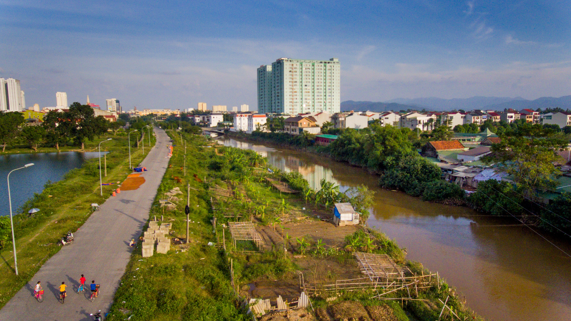 Sông Vinh đoạn qua hai phường Cửa Nam, Vinh Tân. Ảnh: Thành Cường
