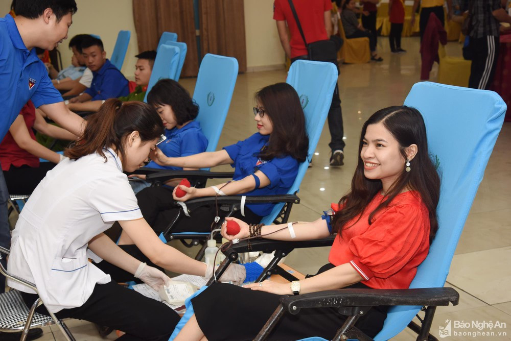 Đông đảo người dân đã tham gia Ngày hội hiến máu 