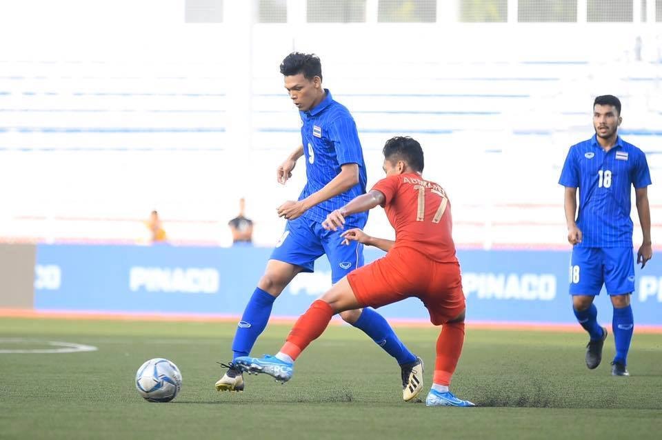 U22 Indonesia (áo đỏ) đã có chiến thắng quan trọng 2-0 trước U22 Singapore. Ảnh AFC