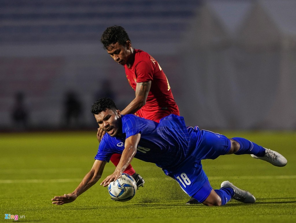 U22 Indonesia (áo đỏ) đã có chiến thắng quan trọng 2-0 trước U22 Singapore. Ảnh AFC