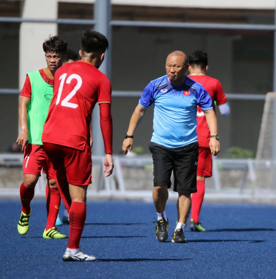 Phải chăng ông tin rằng Hùng Dũng và Trọng Hoàng sẽ hóa giải được bộ ba tiền vệ Evan Dimas, Egy Maulana và Ramdani? Ảnh VFF