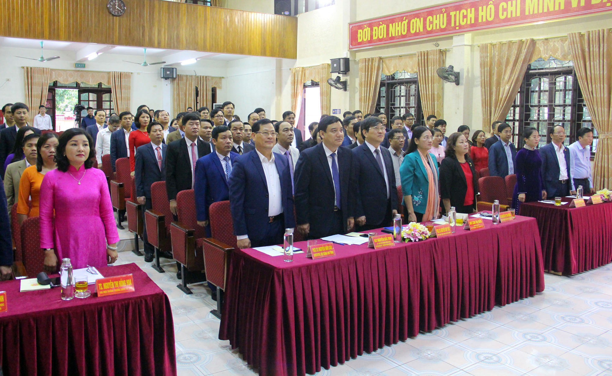 Chiều 1/12, tại Trường Chính trị tỉnh Nghệ An, Tỉnh ủy phối hợp với Học viện Chính trị quốc gia Hồ Chí Minh tổ chức Lễ Bế giảng lớp bồi dưỡng cán bộ quy hoạch Ủy viên Ban Chấp hành Đảng bộ tỉnh, nhiệm kỳ 2015 - 2020 và nhiệm kỳ 2020 - 2025.