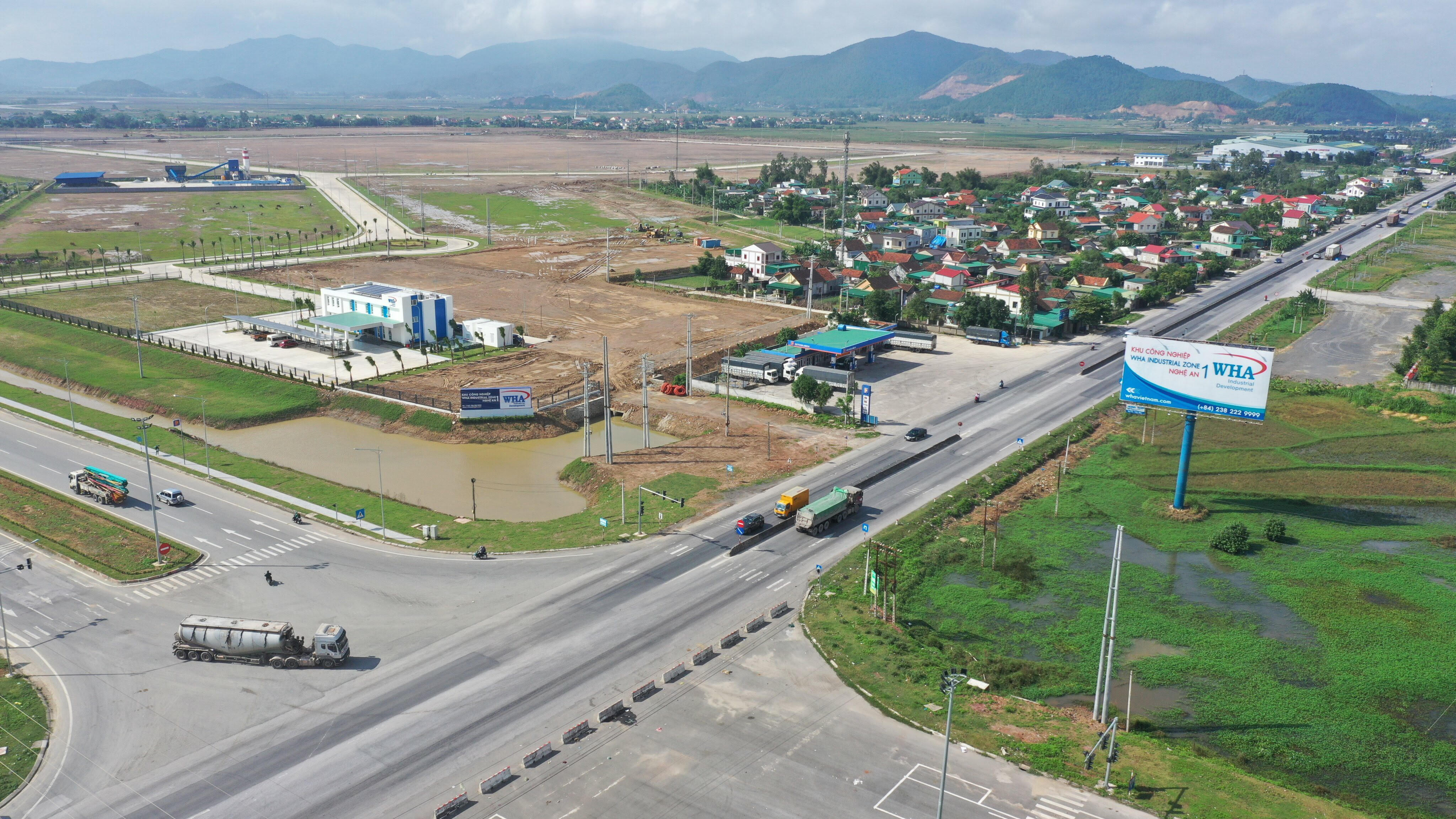 Khu công nghiệp KCN WHA Industrial Zone 1 - Nghệ An đang được san lấp mặt bằng. Ảnh: Trân Châu