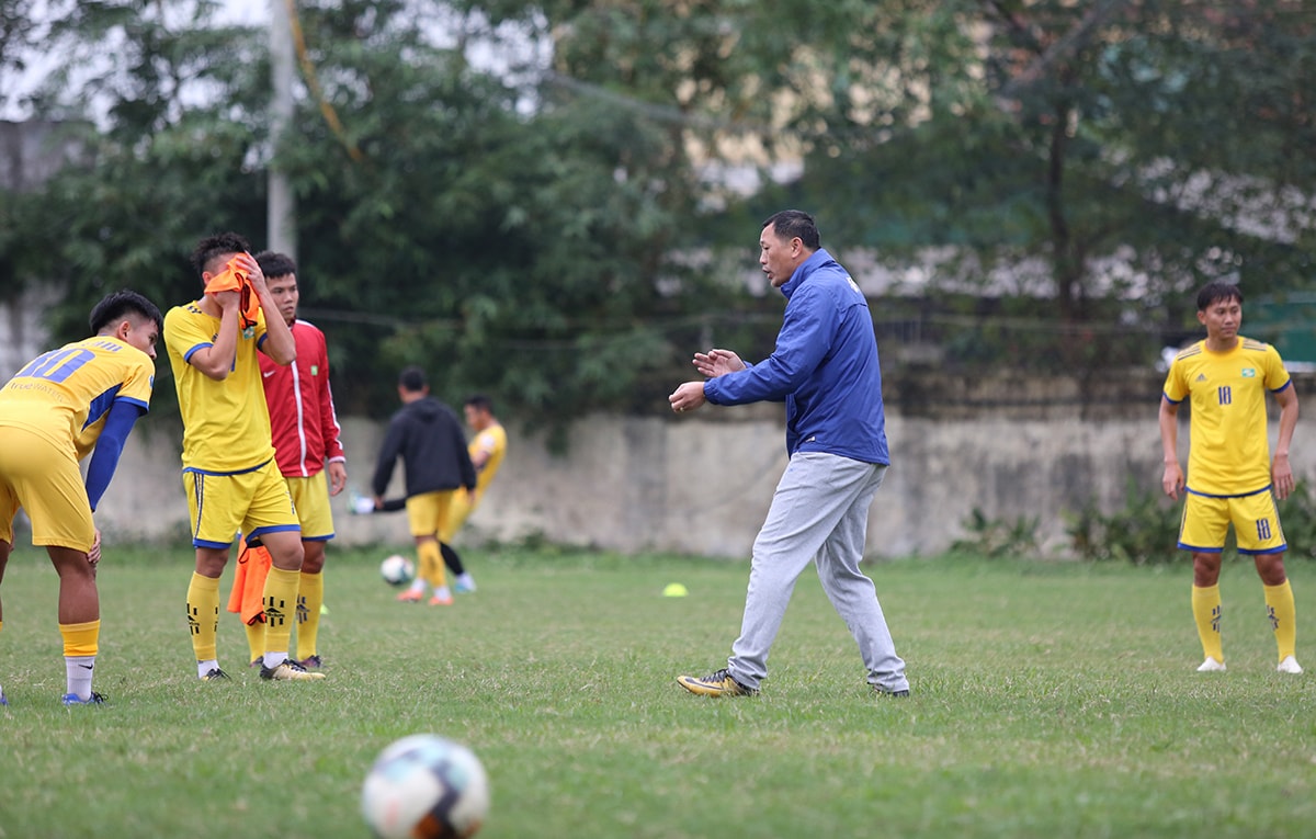 Kết thúc V.League 2019, SLNA chia tay hàng loạt trụ cột như Nguyên Mạnh, Khắc Ngọc, Đình Hoàng, Ngọc Toàn. Cách đây 1 tuần, SLNA đã hội quân trở lại để chuẩn bị cho mùa giải mới 2020. Ảnh: Đức Anh