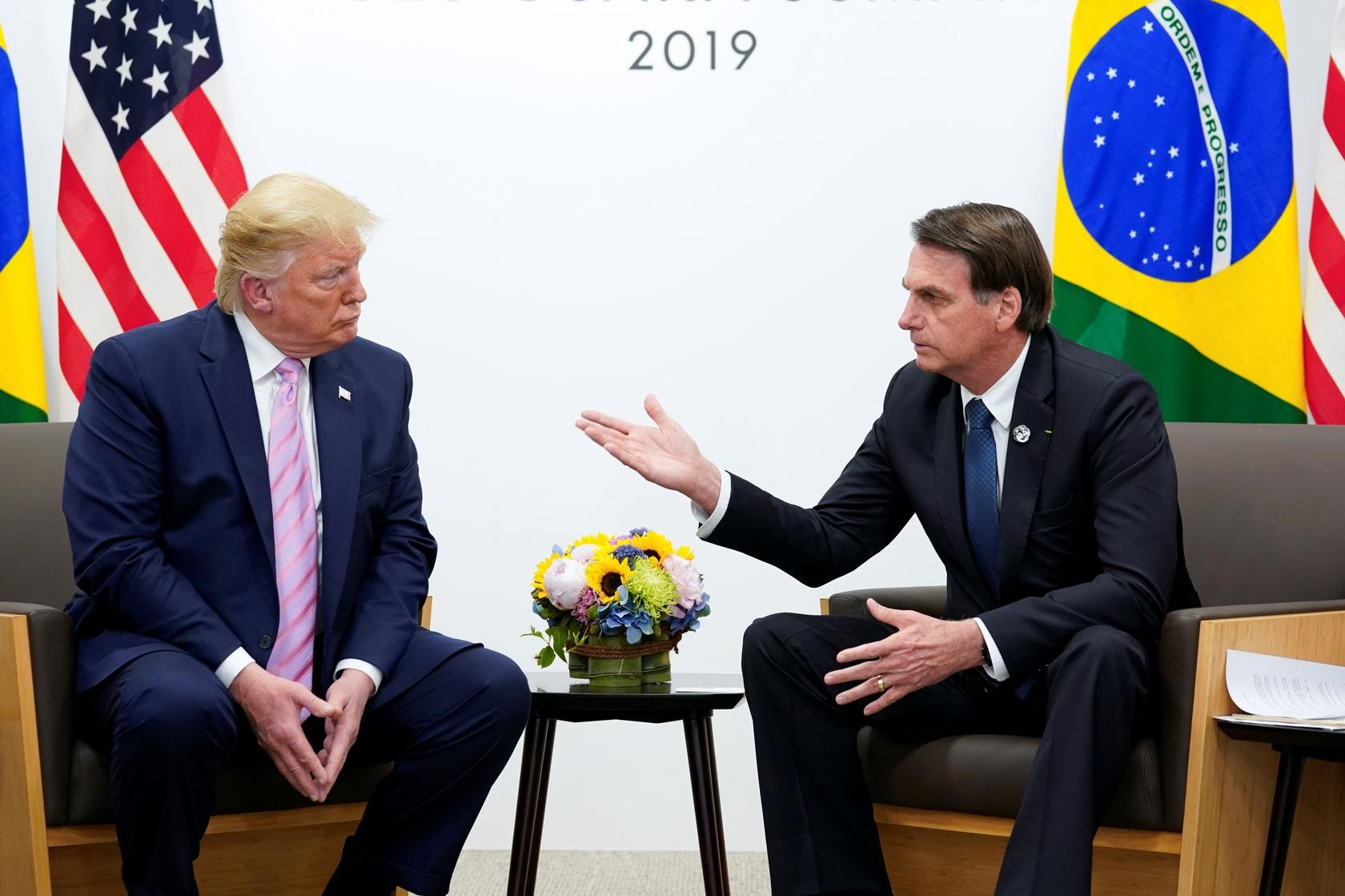 Tổng thống Mỹ Donald Trump và Tổng thống Brazil Jair Bolsonaro.tại thượng đỉnh G20. Ảnh: Reuters