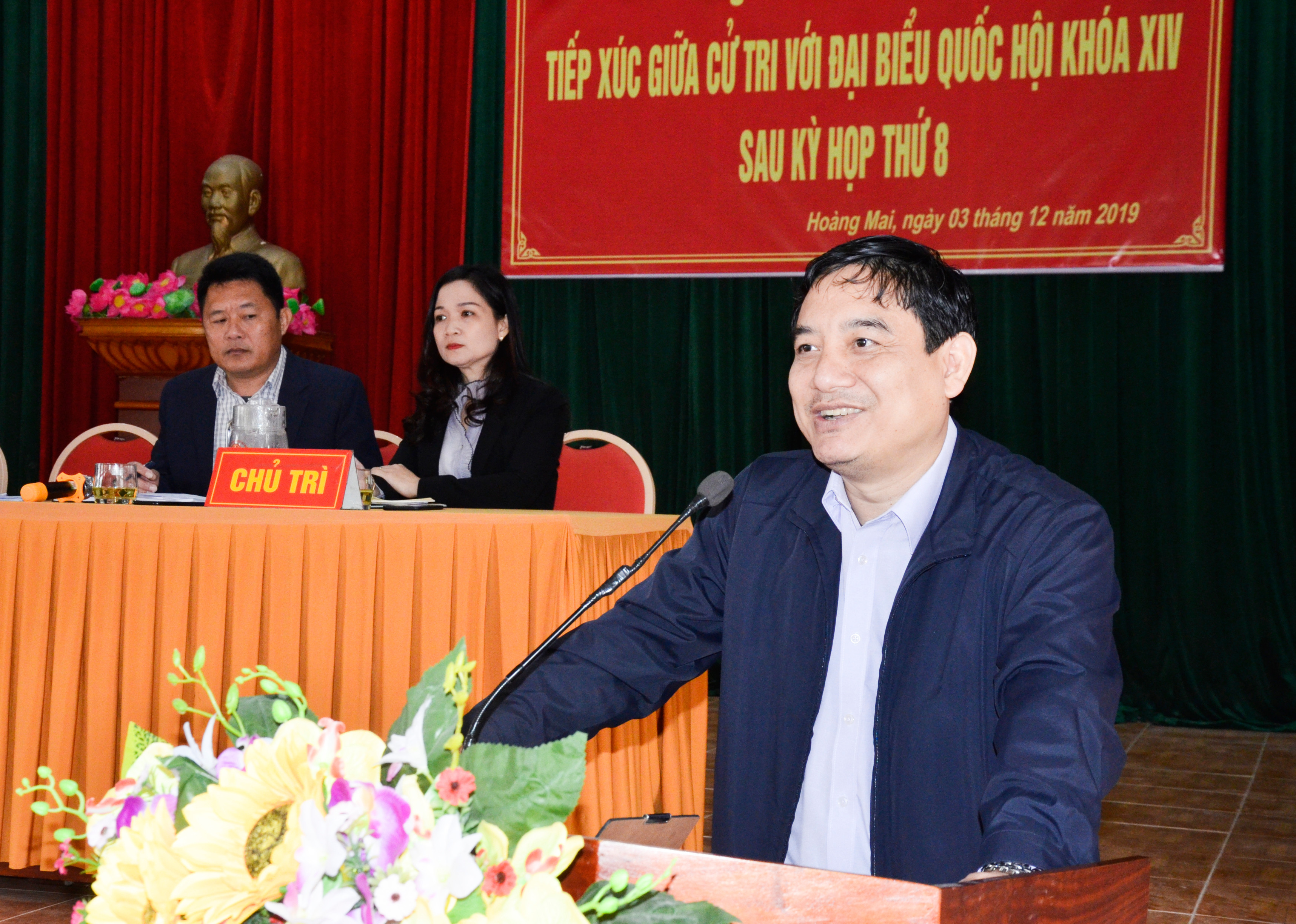 Bí thư Tỉnh ủy Nguyễn Đắc Vinh trả lời làm rõ các kiến nghị của cử tri. Ảnh: Thanh Lê