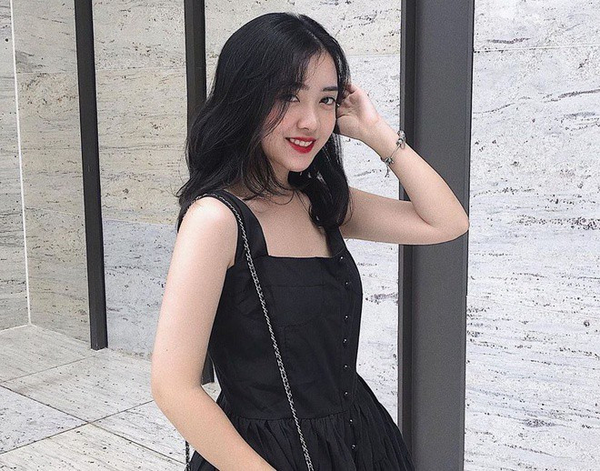 Bạn gái Hà Đức Chinh là Mai Hà Trang, sinh năm 1998, quê ở Bắc Giang. Hà Trang là sinh viên năm 3 của Đại học Mỹ thuật