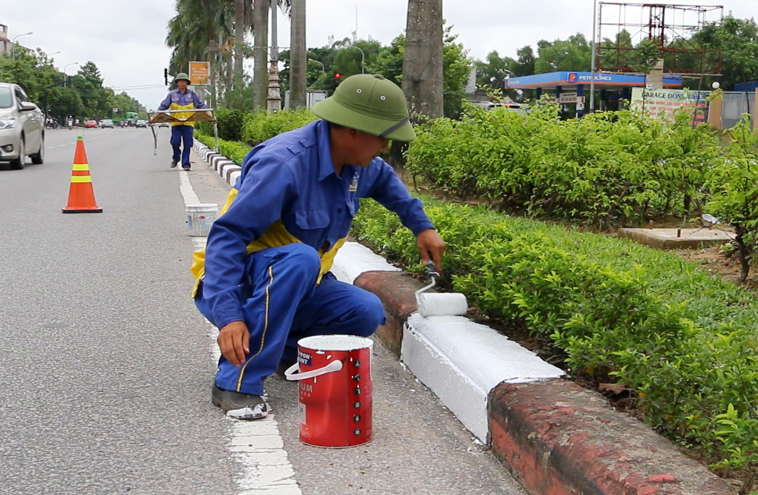 TP. Vinh chỉnh trang Đại lộ Lênin. Ảnh: Lâm Tùng