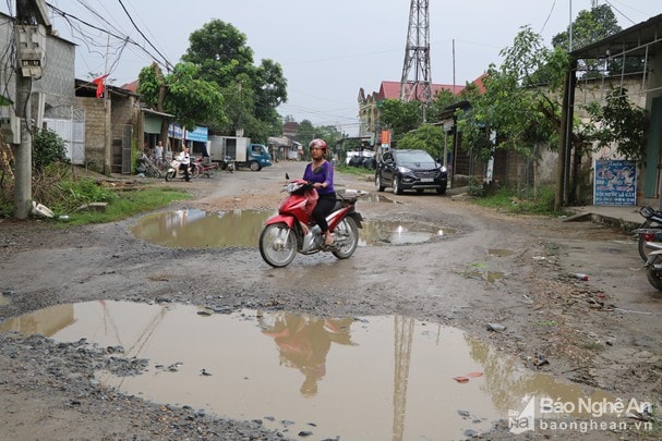 Tuyến đường liên xã ở huyện Thanh Chương chưa được đầu tư nâng cấp, sữa chữa kịp thời khi xuống cấp. Ảnh tư liệu