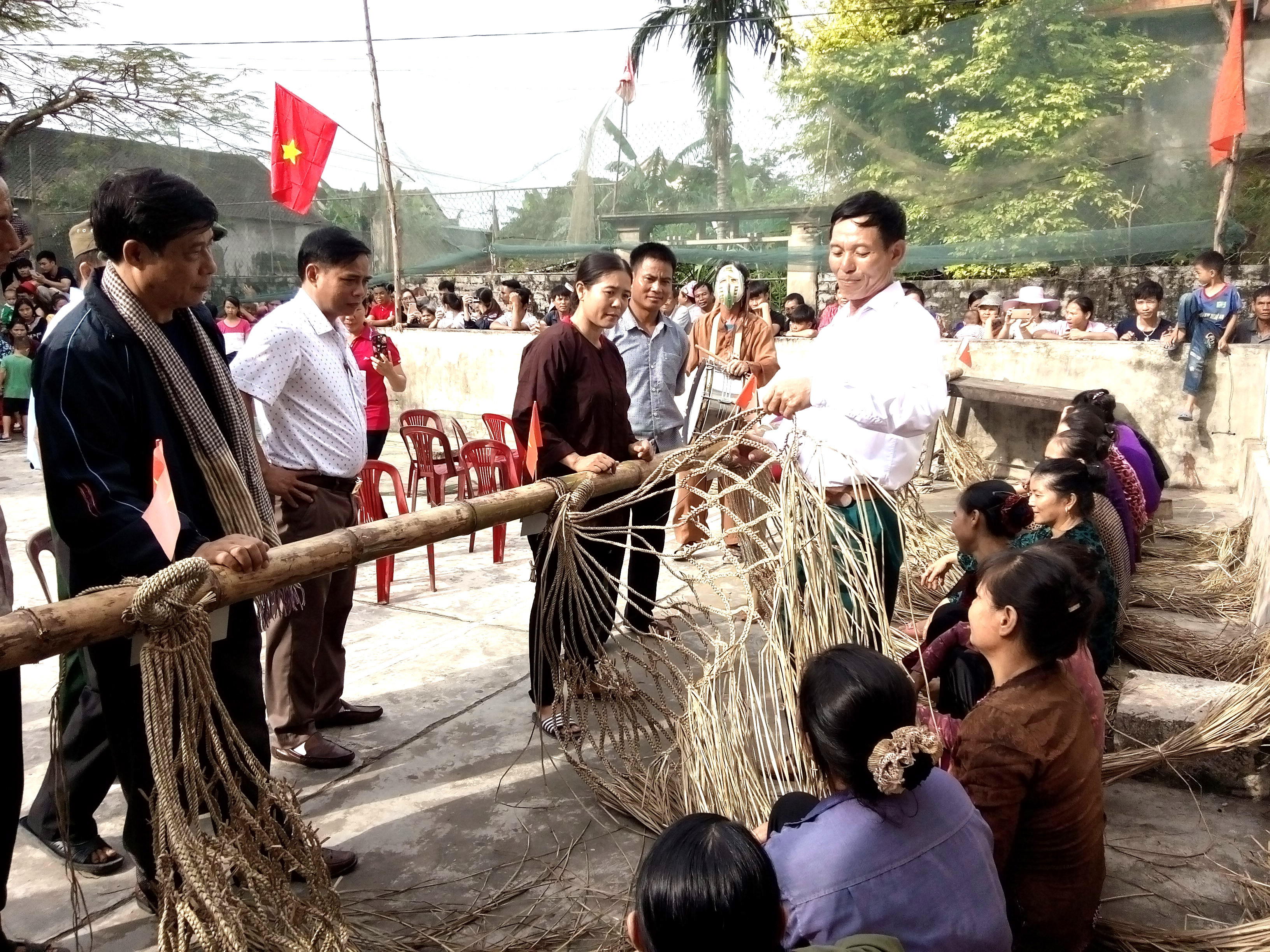 Nghề đan võng hiện đã bị mai một ở làng Phú Hậu xã Diễn Tân. Ảnh Mai Giang
