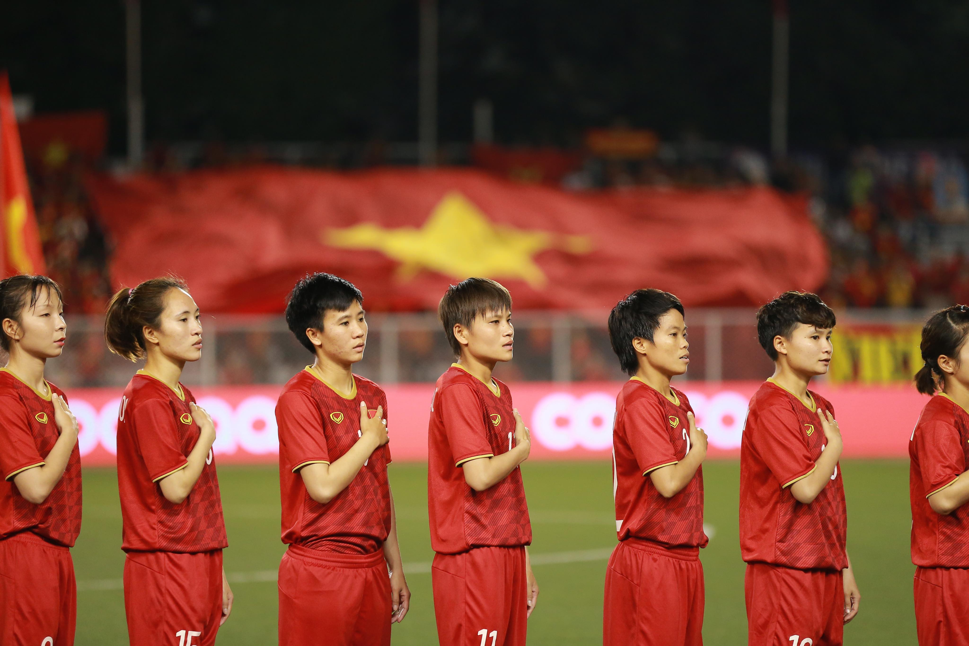 Các tuyển thủ nữ Việt Nam trong trận chung kết. Ảnh: Hải Hoàng