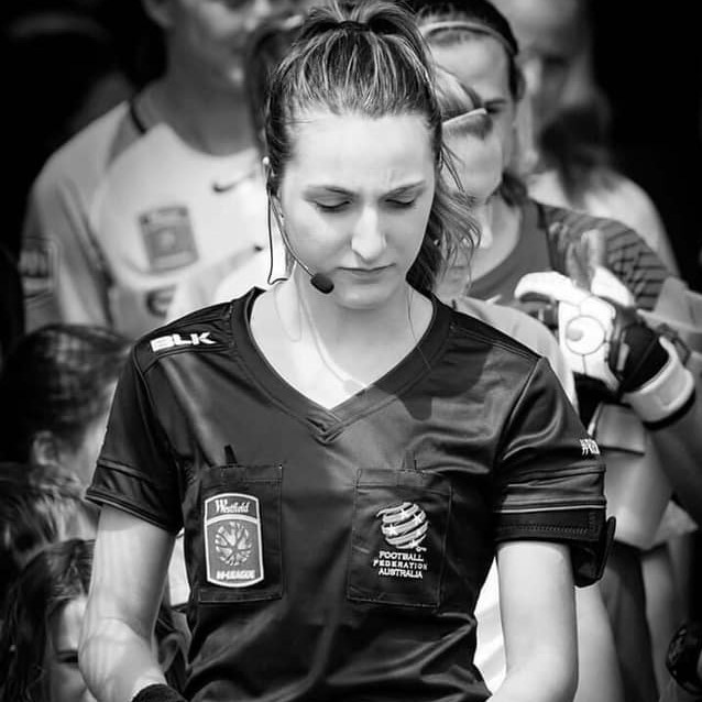 Nhiều người bất ngờ khi biết rằng trước khi trở thành trọng tài, Joanna từng là cầu thủ thi đấu tại giải Vô địch quốc gia Australia. 