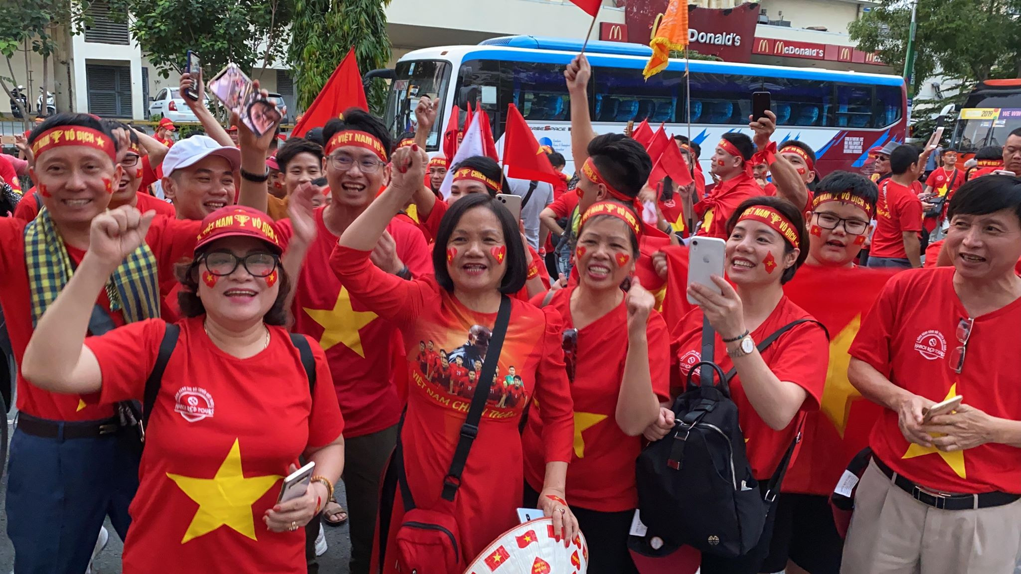 CĐV Việt Nam hào hứng trước trận đấu. Ảnh: Khôi Trần