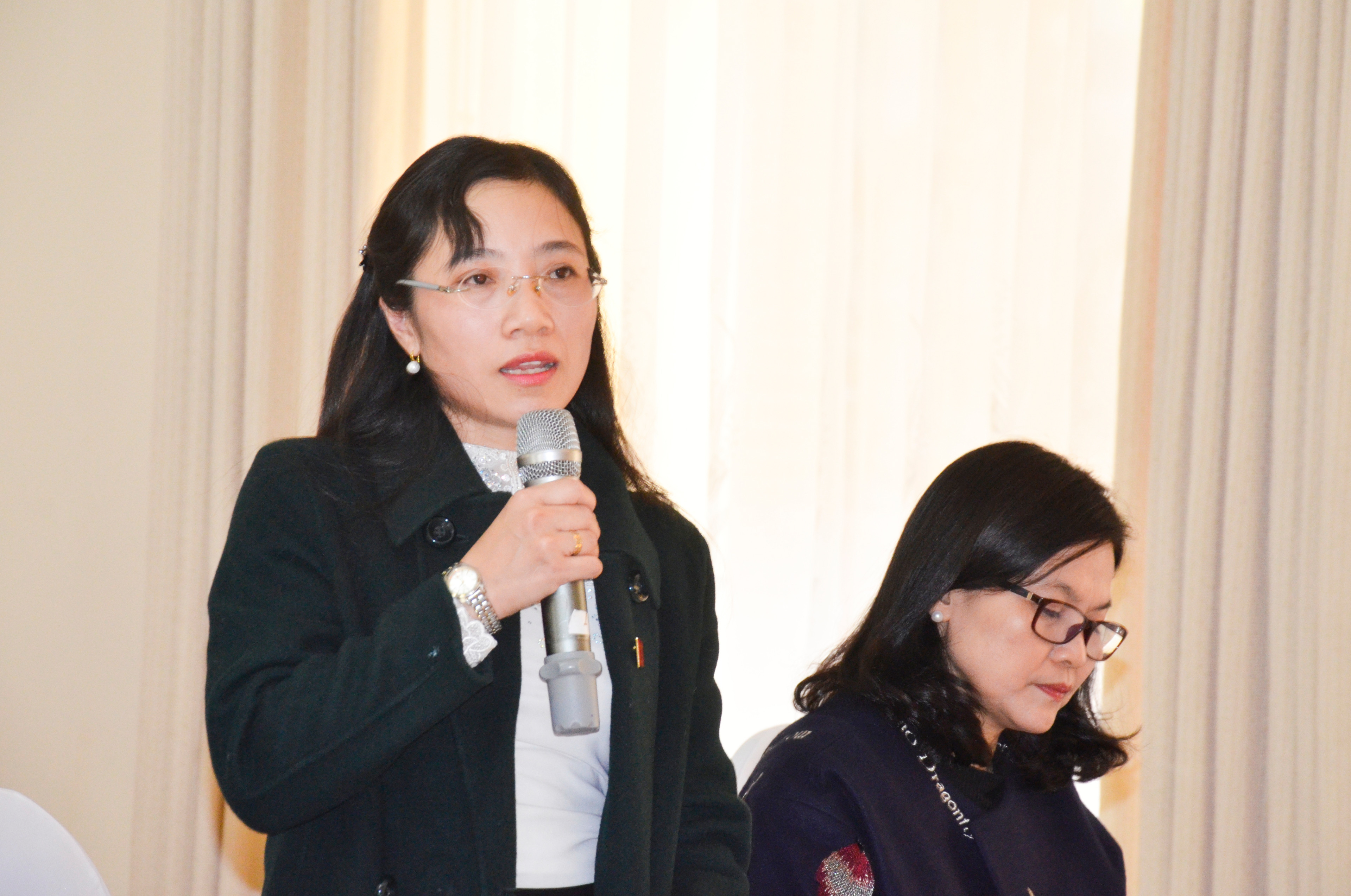 Đại biểu Đinh Thị An Phong phản ánh về ô nhiễm môi trường chưa được giải quyết. Ảnh: Thanh Lê