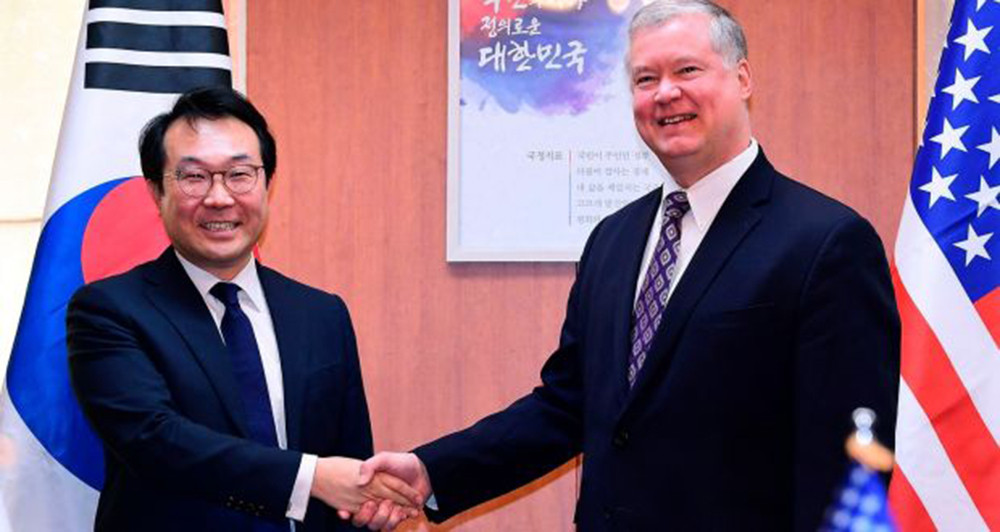 Đặc phái viên Mỹ về Triều Tiên Stephan Biegun (phải) và người đồng cấp Hàn Quốc Lee Ho-hoon. Ảnh: Getty