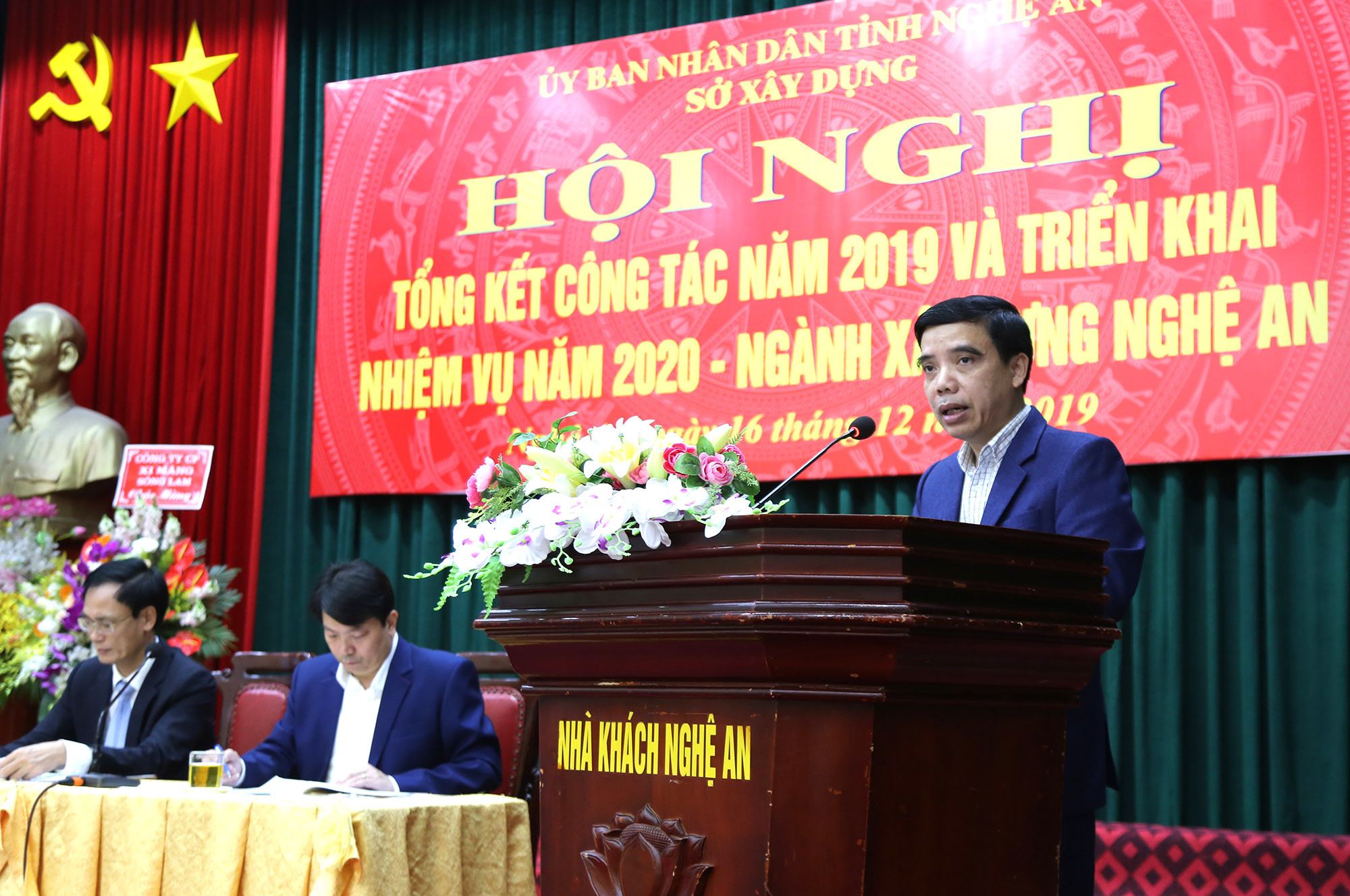 Ông Nguyễn Quốc Thắng- Trưởng phòng QLĐT thành phố Vinh phát biểu, cho rằng công tác cấp quyền sử dụng đất hiện đang gặp nhiều khó khăn. Ảnh: Thu HUyền 