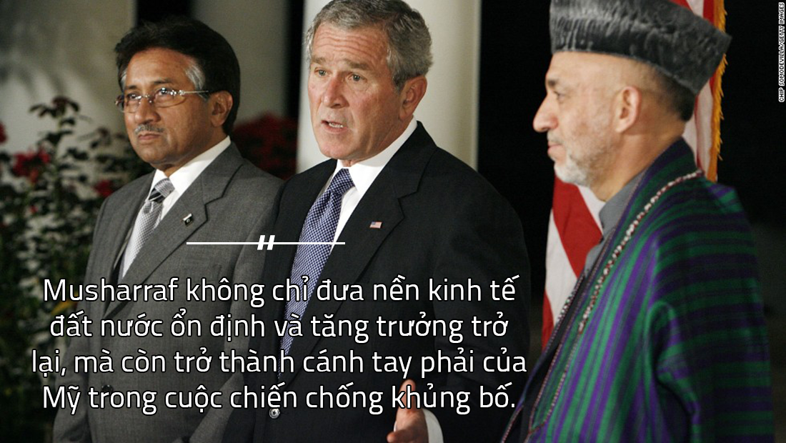 Ông Pervez Musharraf (trái) đứng cạnh Tổng thống Mỹ Geoge W.Bush và Tổng thống Afghanistan Hamid Kazai tại Vườn Hồng, Nhà Trắng năm 2006. Ảnh: CNN