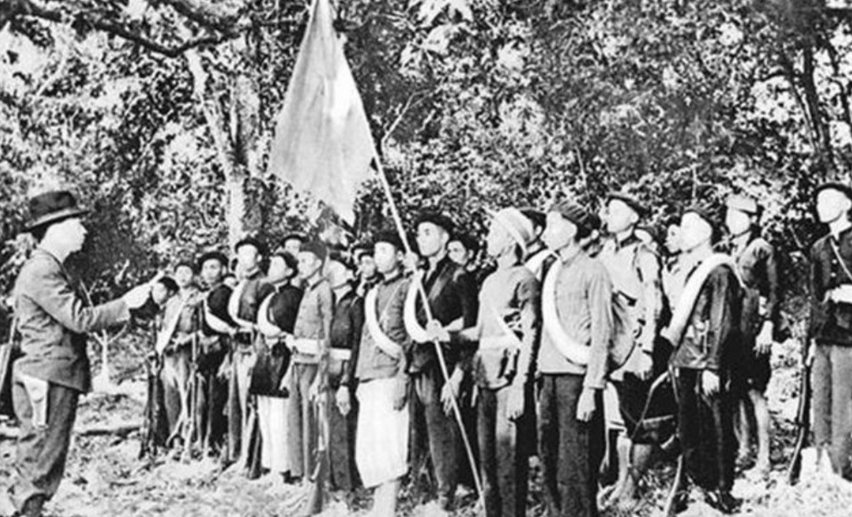 Đội Việt Nam Tuyên truyền giải phóng quân - tiền thân Quân đội nhân dân Việt Nam trong những ngày đầu thành lập. Ảnh tư liệu