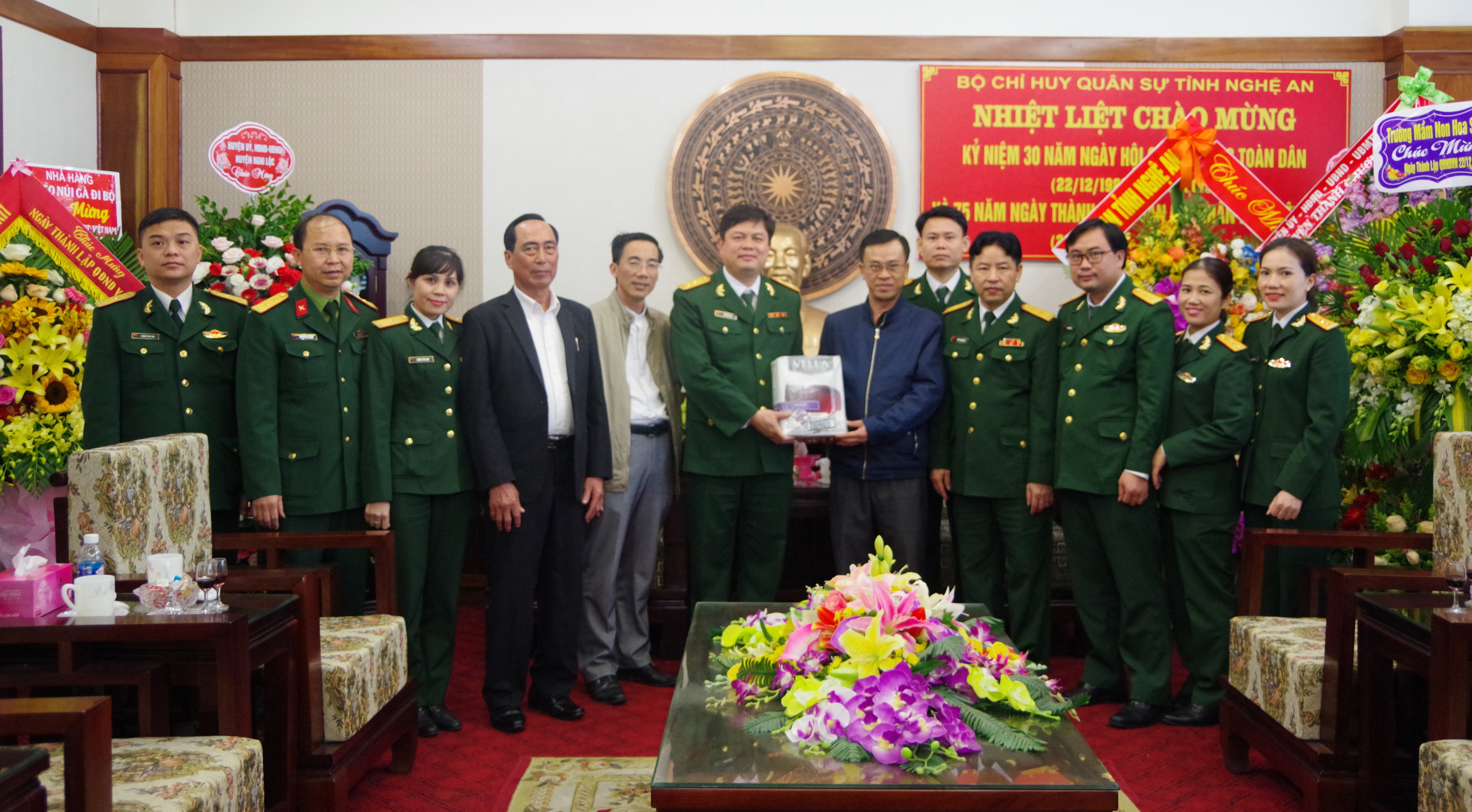 Giáo xứ Bố Sơn tặng quà chúc mừng nhân ngày thành lập QĐND Việt Nam. 