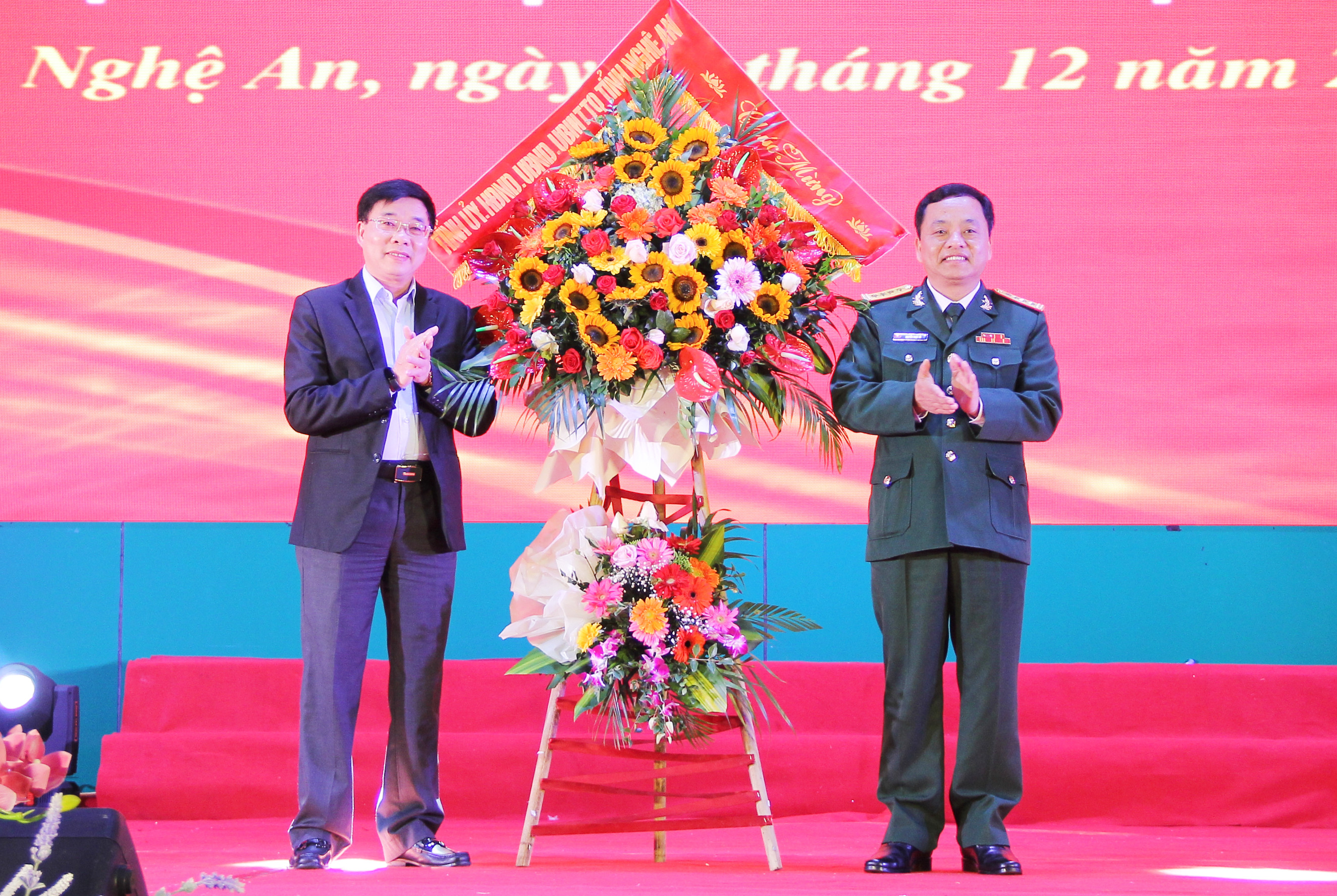 Dahoi Thanh nien 'Sang mai pham chat Bo doi cu Ho'-hinh-anh-3