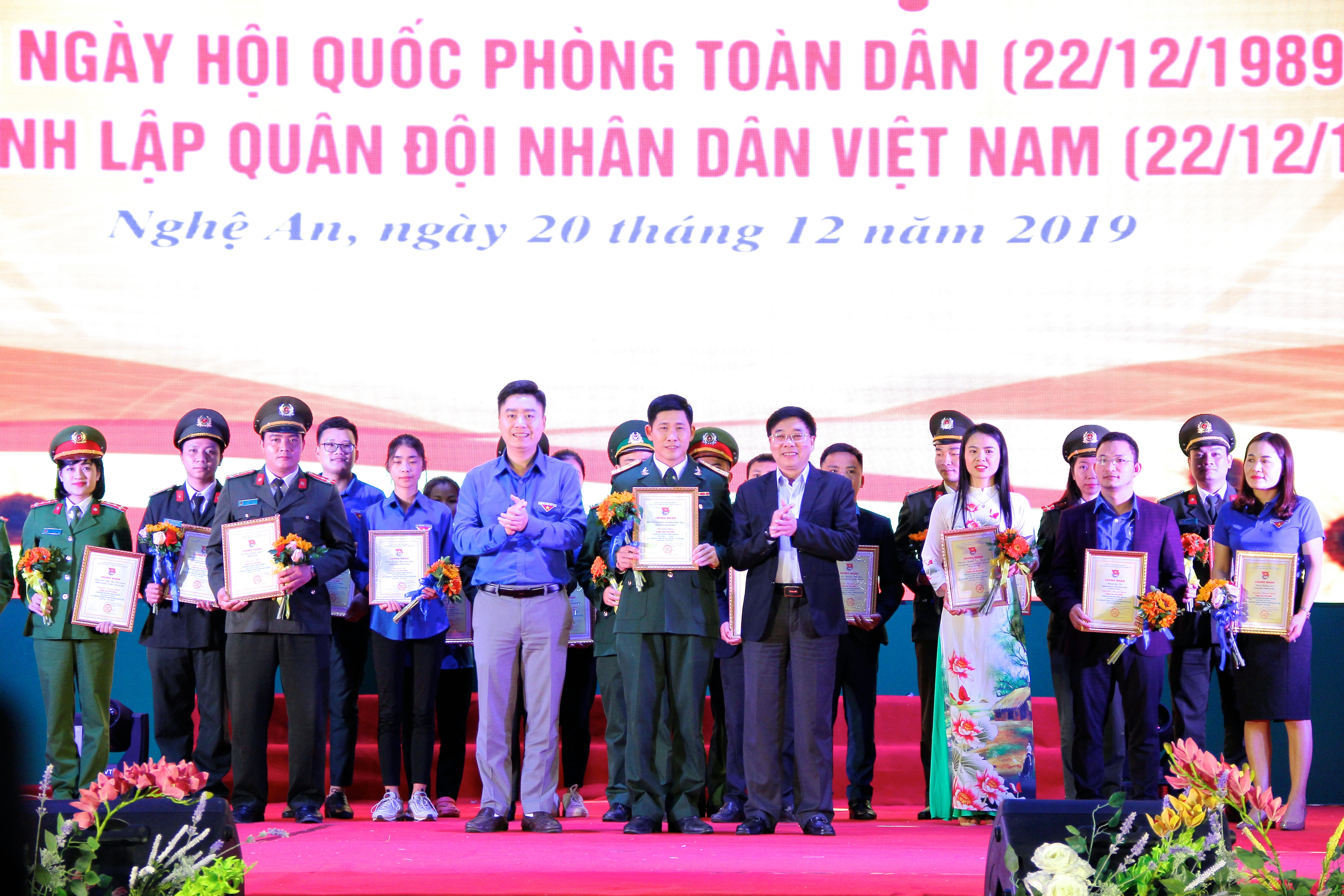 Dahoi Thanh nien 'Sang mai pham chat Bo doi cu Ho'-hinh-anh-6