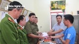 Người dân tự nguyện giao nộp 2,8 kg pháo chiều 29 Tết