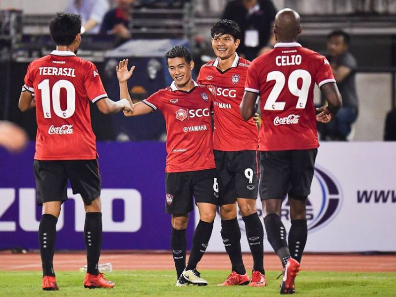 CLB Muangthong United đã chấp nhận bán đứt hậu vệ trái Theerathon Bunmathan cho Nhà đương kim vô địch Nhật Bản – Yokohama Marinos. Ảnh YM