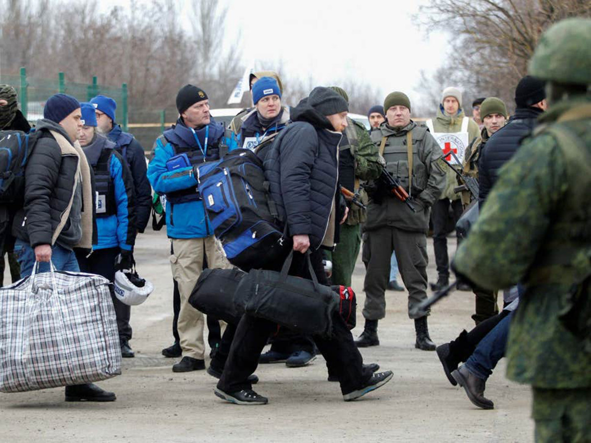 Những người được chính quyền Ukraine trao trả trong cuộc trao đổi tù nhân với phe ly khai ở miền Đông. Ảnh: Reuters
