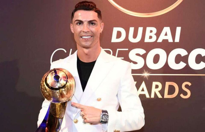 Ronaldo giành danh hiệu 
