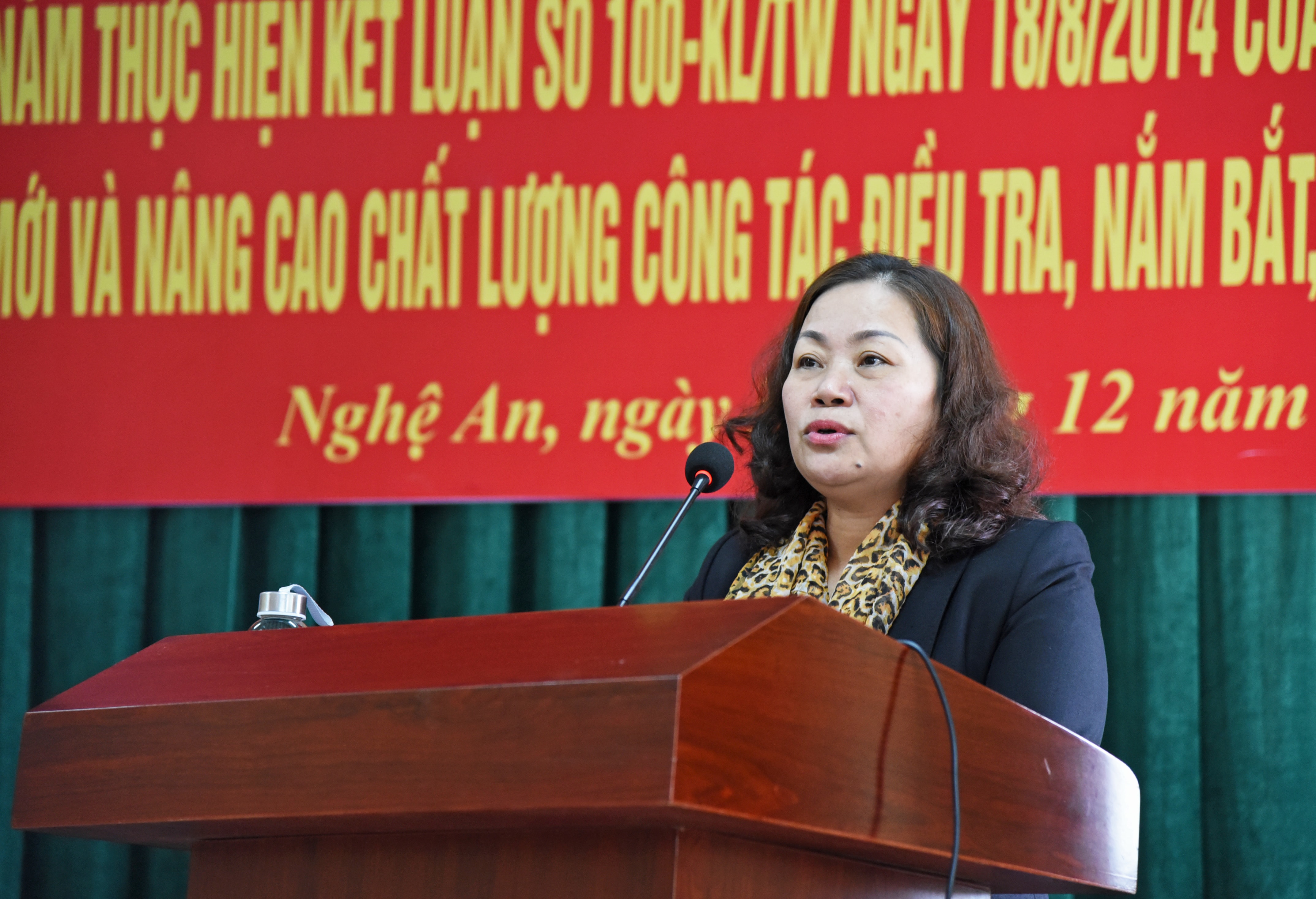 Đồng chí Nguyễn Thị Thu Hường - Ủy viên Ban Thường vụ, Trưởng Ban Tuyên giáo Tỉnh ủy phát biểu tại hội nghị. Ảnh: Thu Giang