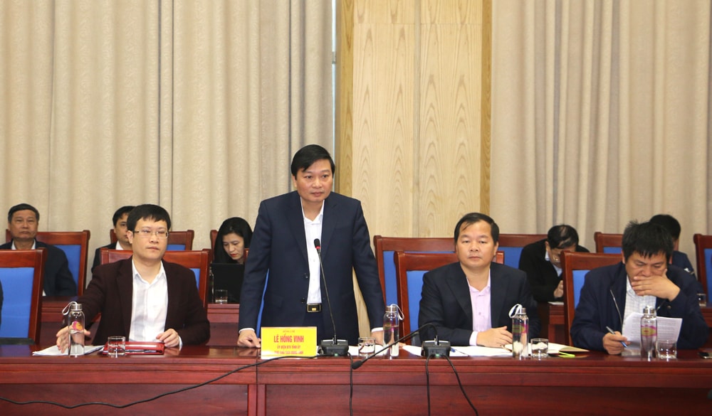 Đồng chí Lê Hồng Vinh - Phó Chủ tịch UBND tỉnh kết luận giao các địa phương và sở ngành nghiên cứu phương án kèm đề xuất bổ sung các hạng mục cụ thể. Ảnh: Nguyễn Hải