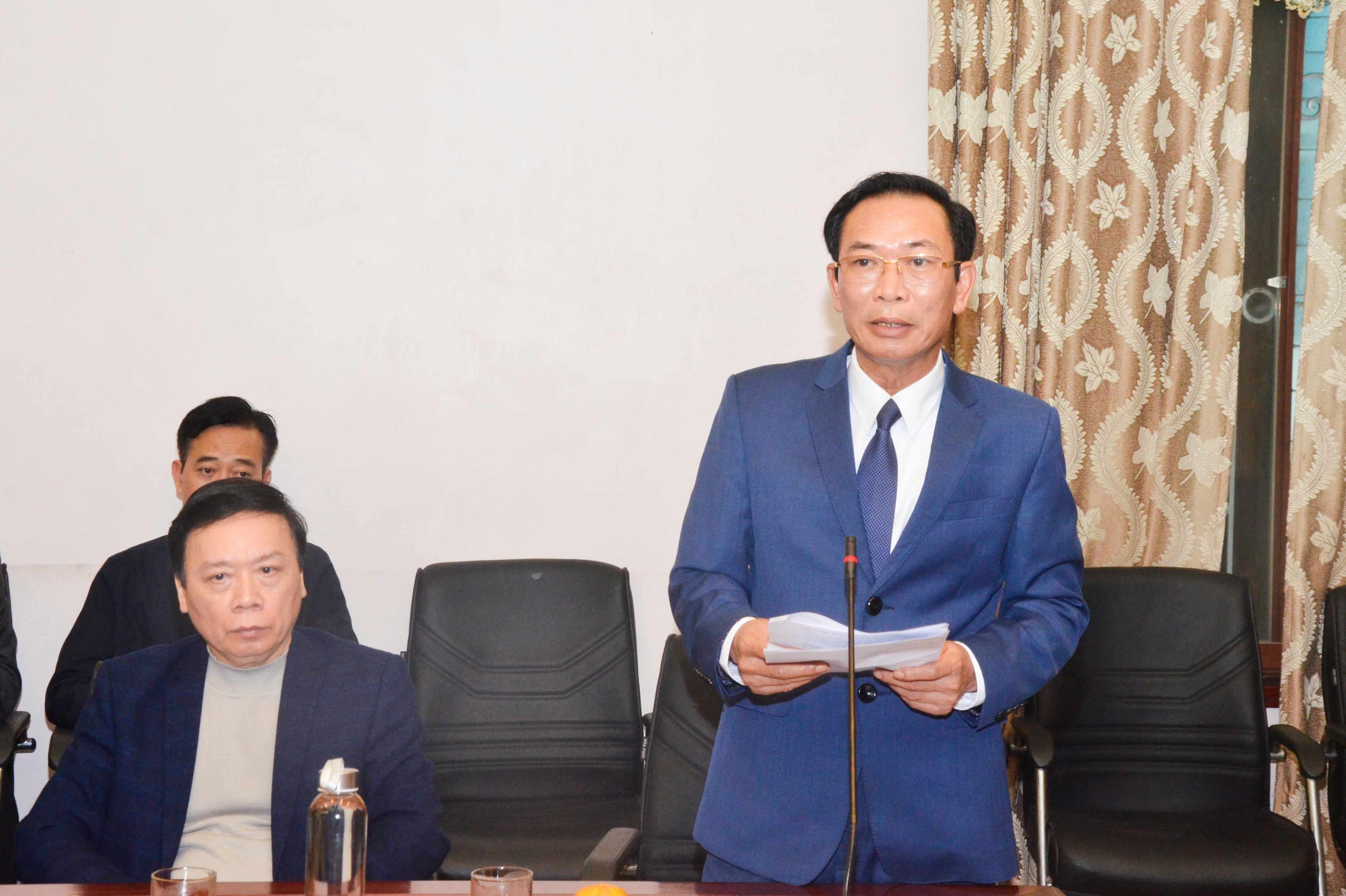 Giám đốc Sở Tài chính báo cáo kết quả thu ngân sách của tỉnh trong năm 2019. Ảnh: Thanh Lê