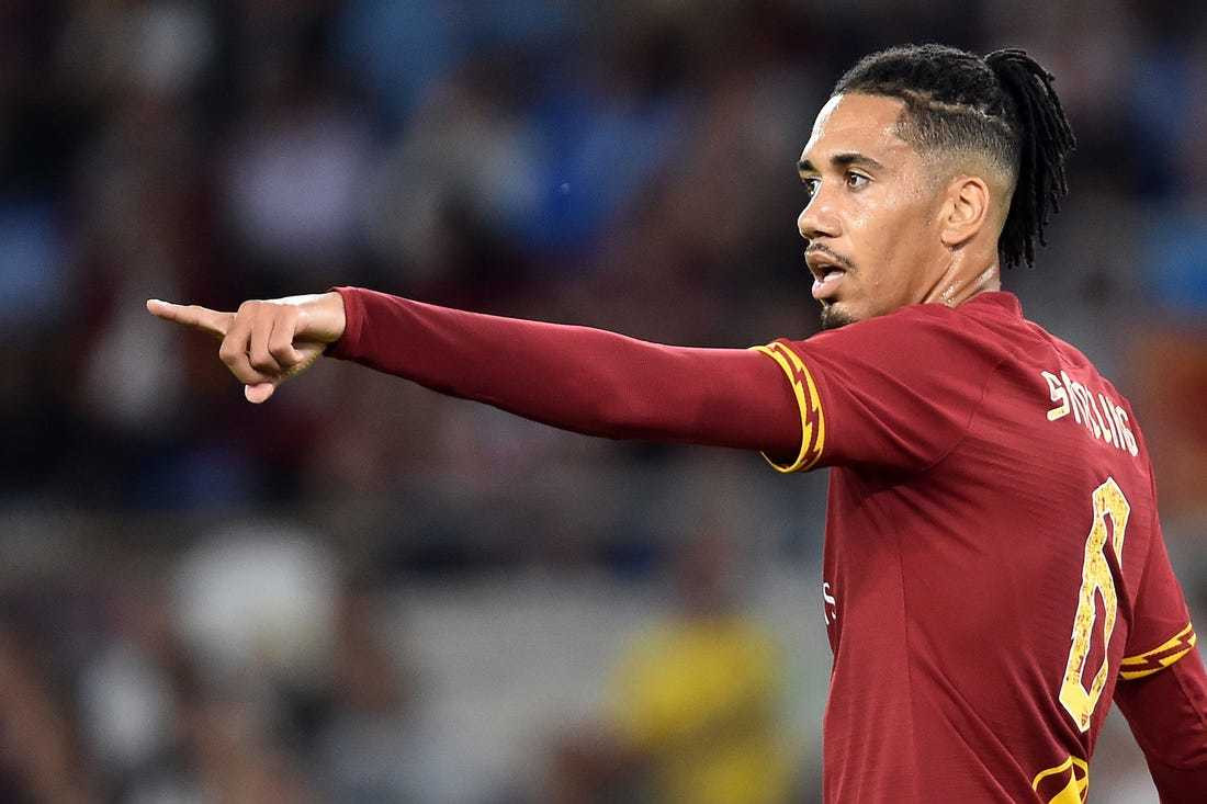 Smalling chuẩn bị gia nhập Roma với bản hợp đồng dài hạn.