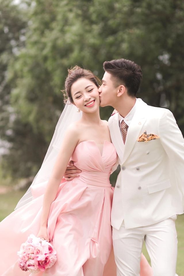 Đi kèm với những bức ảnh này, Nhật Linh nhắn nhủ đến chồng: 