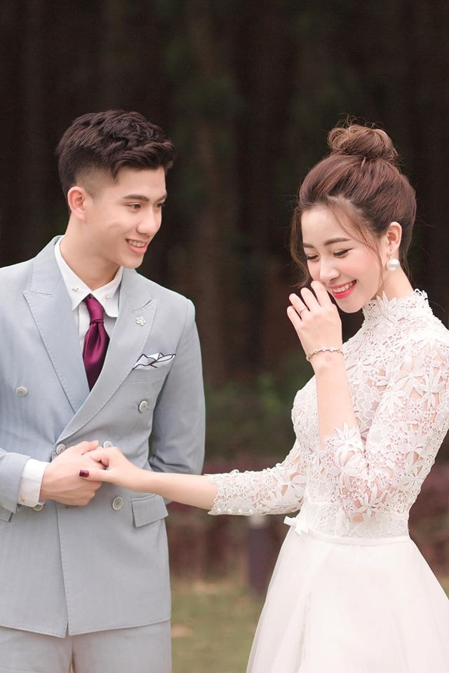 ...nhan sắc của cô dâu Võ Nhật Linh được fan khen ngợi hết lời khi tạo dáng e ấp bên chồng: 