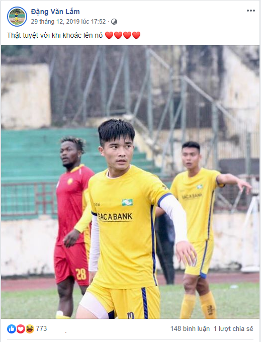 Văn Lắm đầy tự hào khi được khoác lên mình màu áo SLNA. Ảnh: FBNV