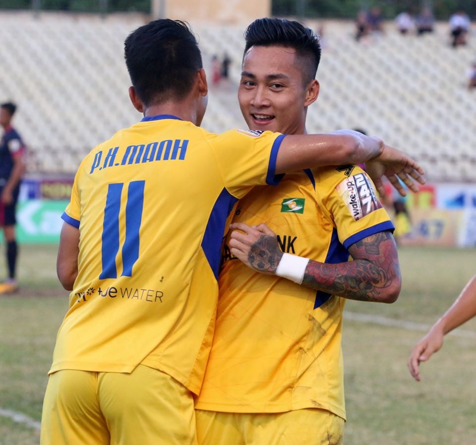Tuấn Tài và Xuân Mạnh, những trụ cột mùa giải năm nay. Ảnh SLFC