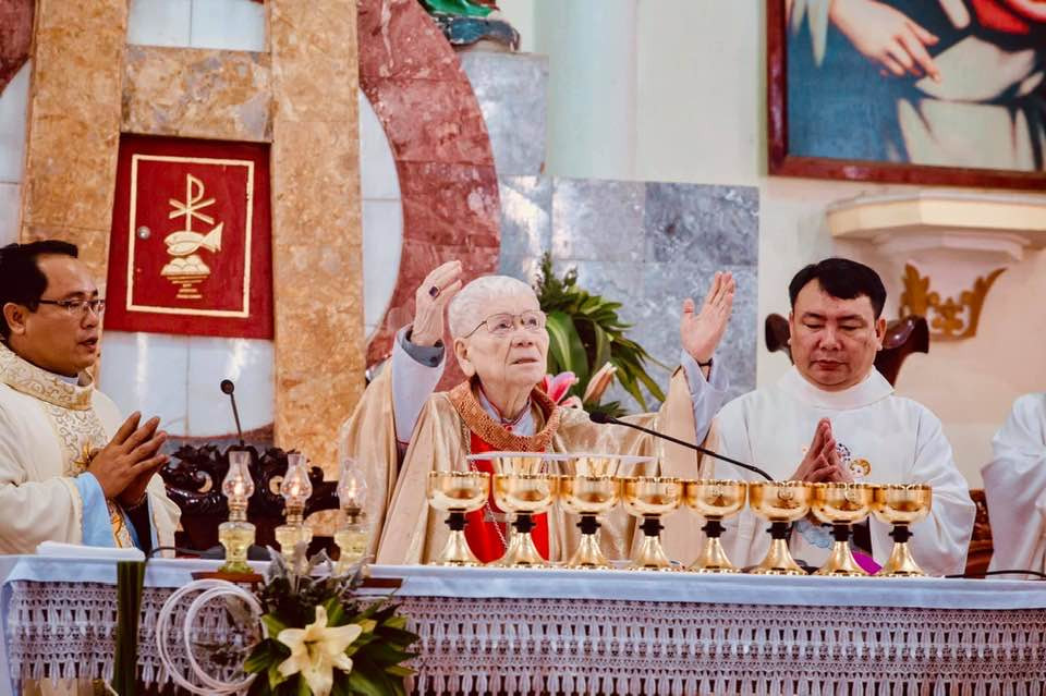 Giám mục Phaolô Maria Cao Đình Thuyên chủ trì thánh lễ khai mạc tuần chầu lượt Giáo xứ Xã Đoài