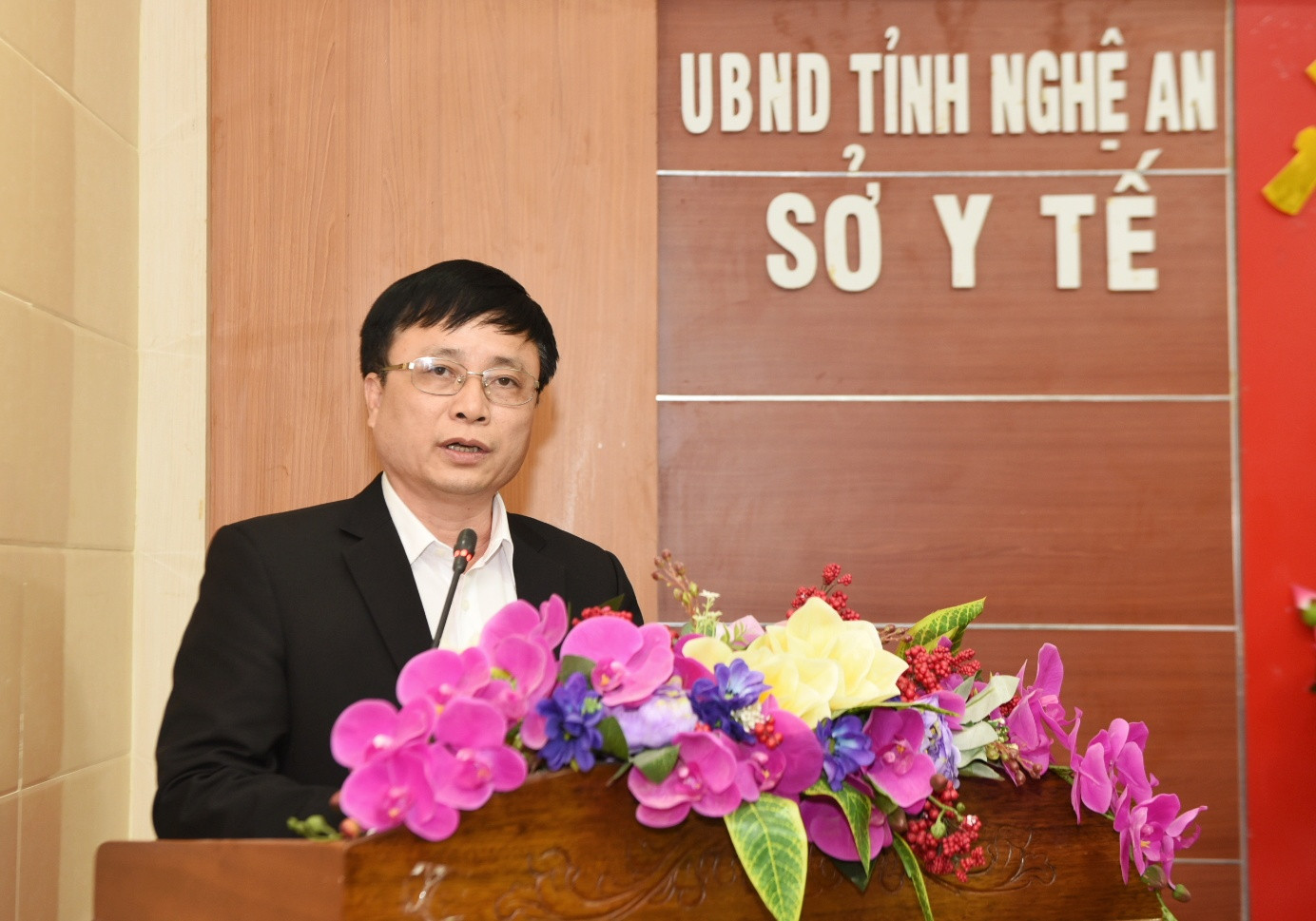 Phó Chủ tịch UBND tỉnh Bùi Đình Long phát biểu tại hội nghị. Ảnh: Tiến Hùng