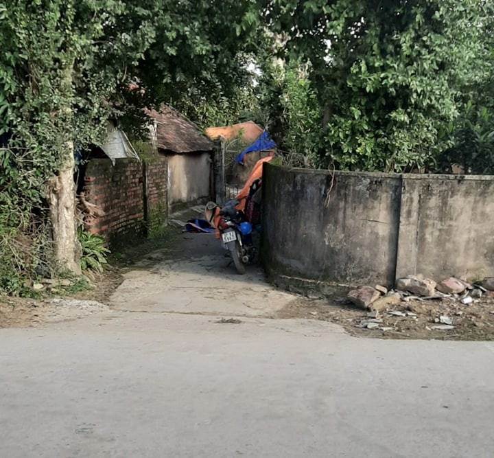 Hiện trường nơi thi thể em K.H được người dân phát hiện. Ảnh: Tuấn Quỳnh