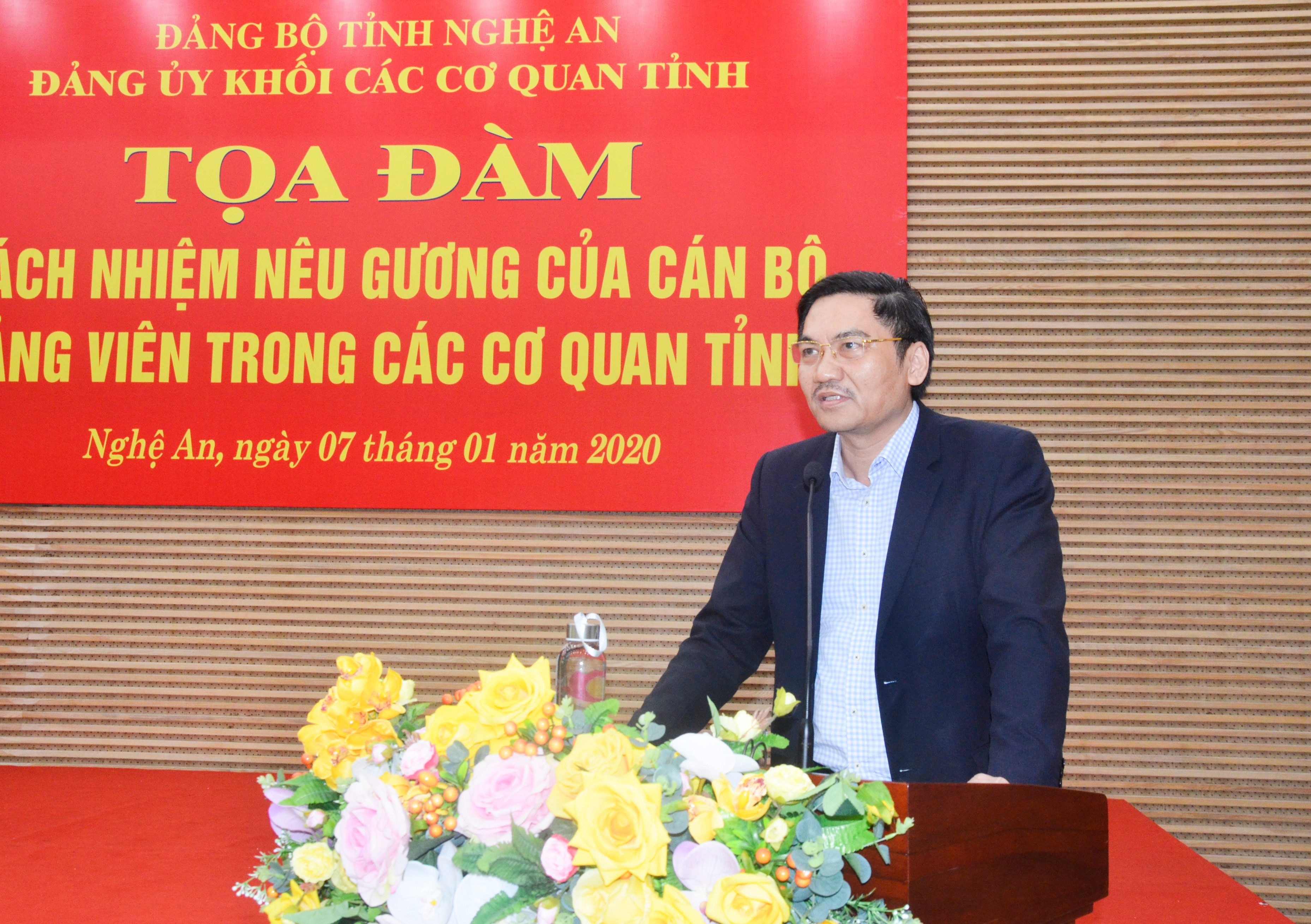 Phó Chủ tịch UBND tỉnh Hoàng Nghĩa Hiếu phát biểu tại hội nghị. Ảnh: Thanh Lê