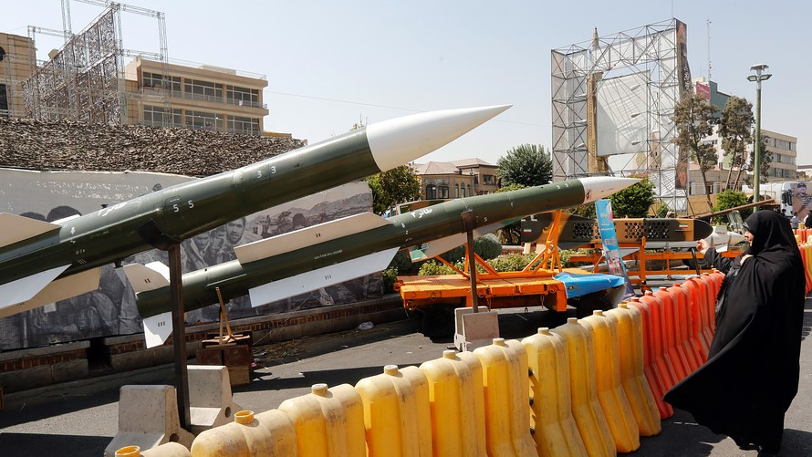 Một số mẫu tên lửa được Iran trưng bày công khai Ảnh: AFP