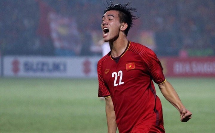 Đức Chinh là cầu thủ chơi bóng bổng tốt nhất của U23 Việt Nam tại thời điểm này. Ảnh VFF