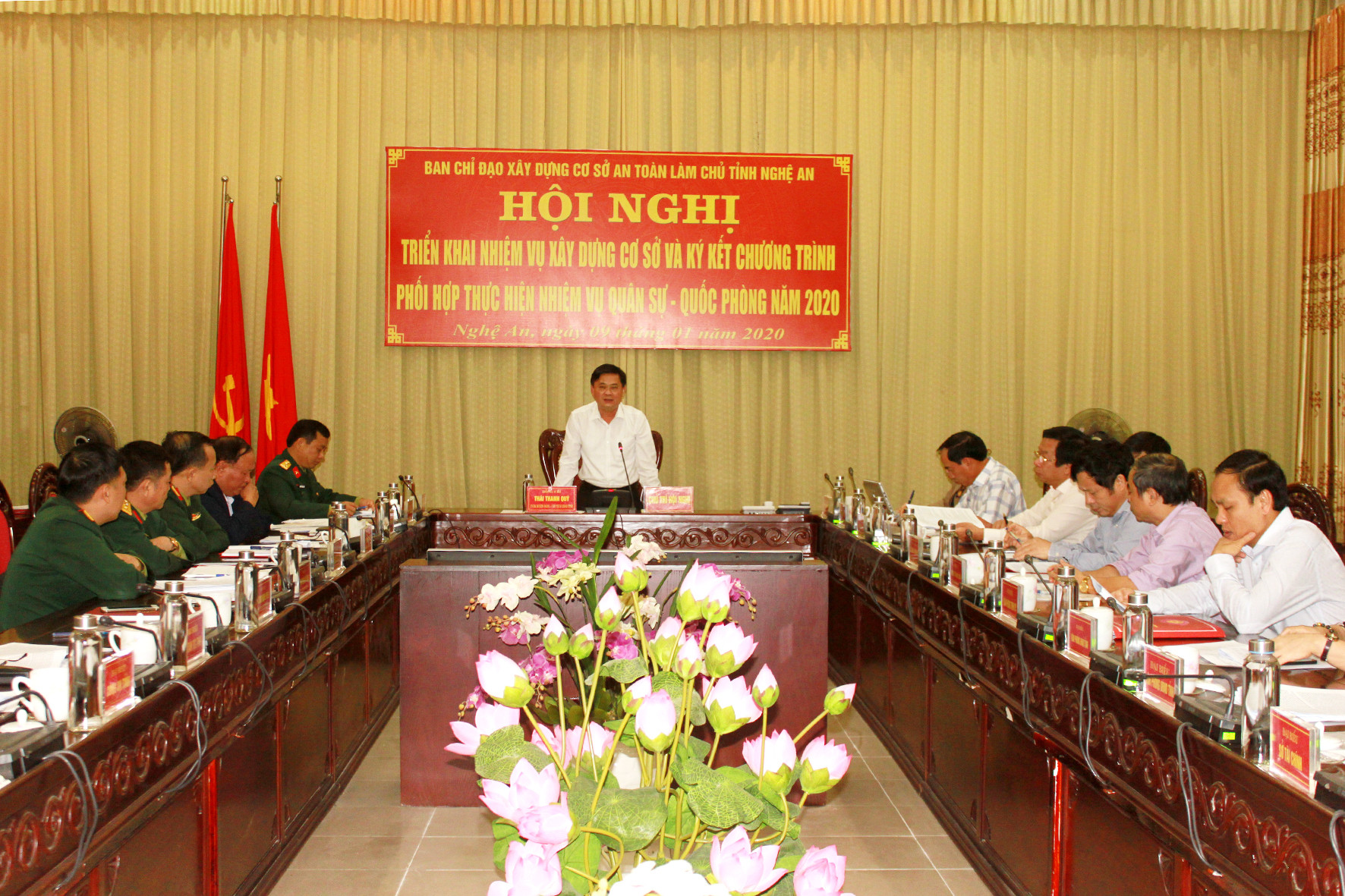 Chủ tịch UBND tỉnh Thái Thanh Quý chủ trì hội nghị. Ảnh: 