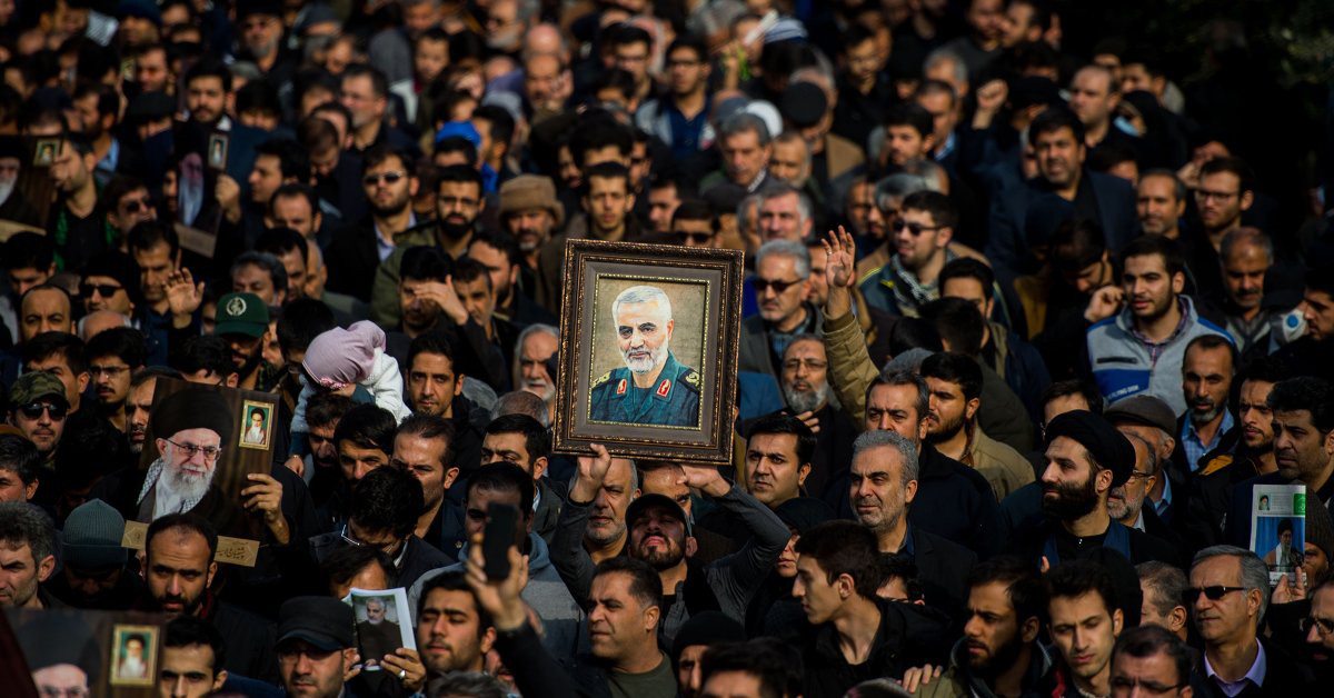 Biển người Iran biểu tình đòi trả thù Mỹ vì ám sát người tướng Qassem Soleimani. Ảnh: AFP