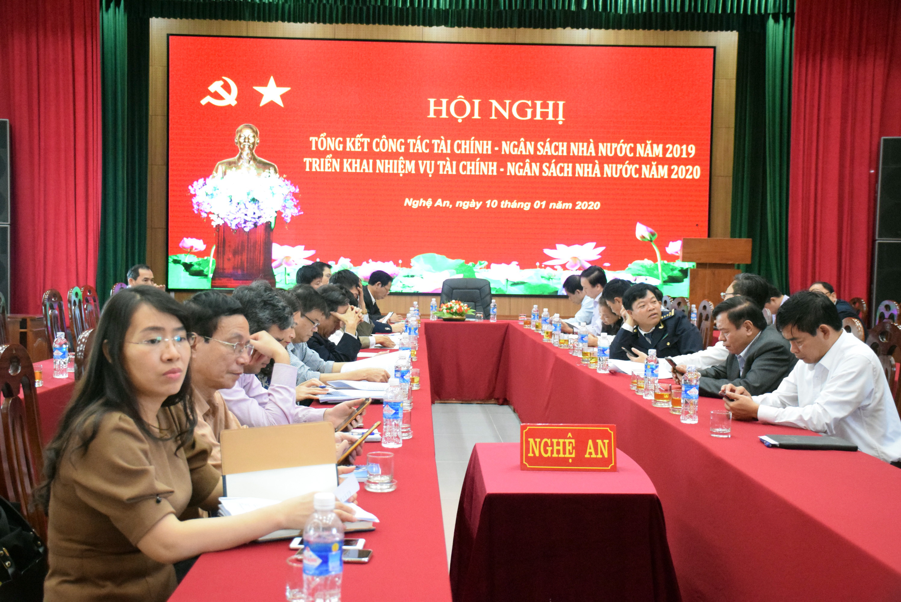 Hội nghị trực tuyến tại đầu cầu Nghệ An. Ảnh: Xuân Hoàng