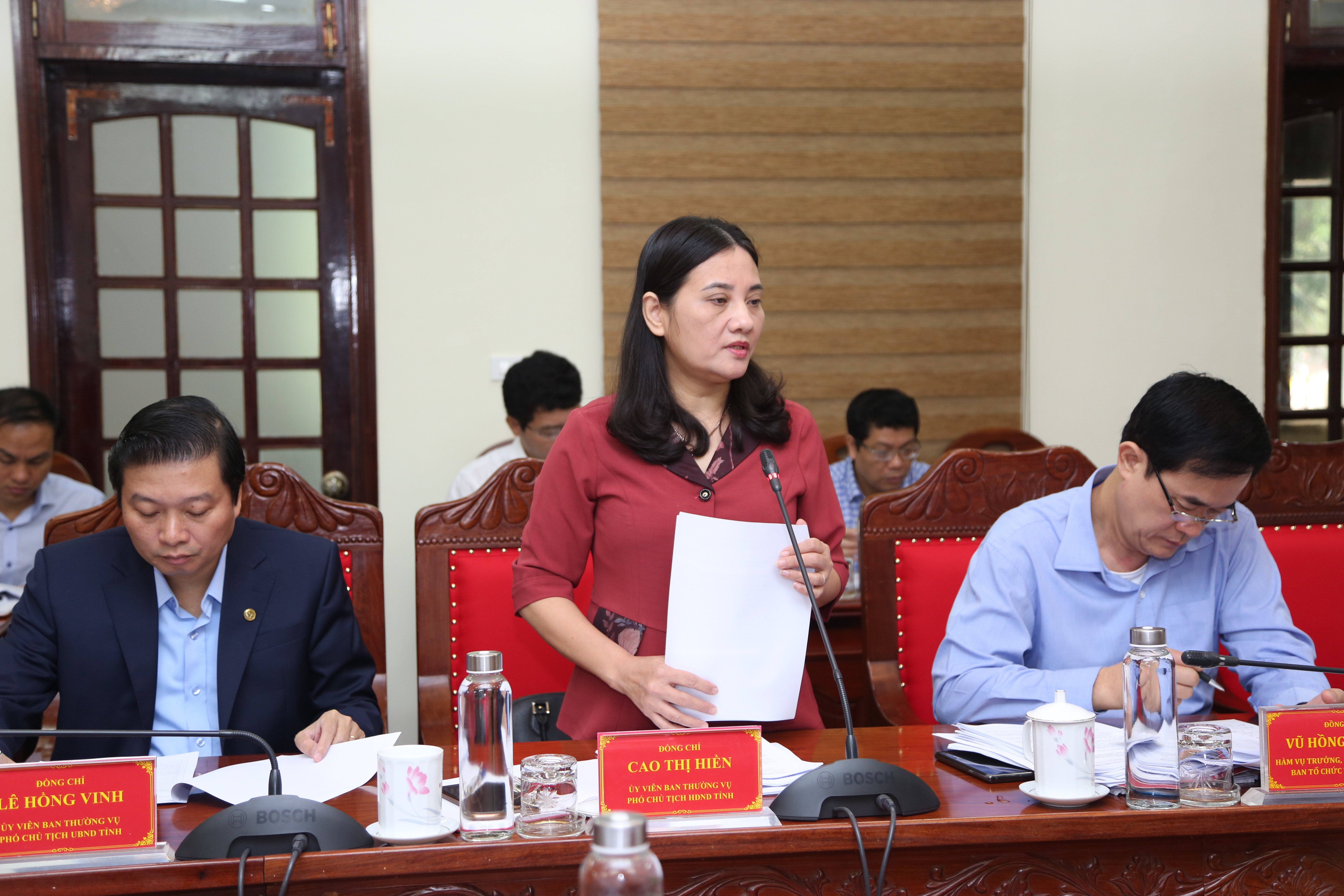 Đồng chí Cao Thị Hiền - Ủy viên BTV Tỉnh ủy, Phó Chủ tịch HĐND tỉnh phát biểu tại cuộc họp. Ảnh: Đào Tuấn