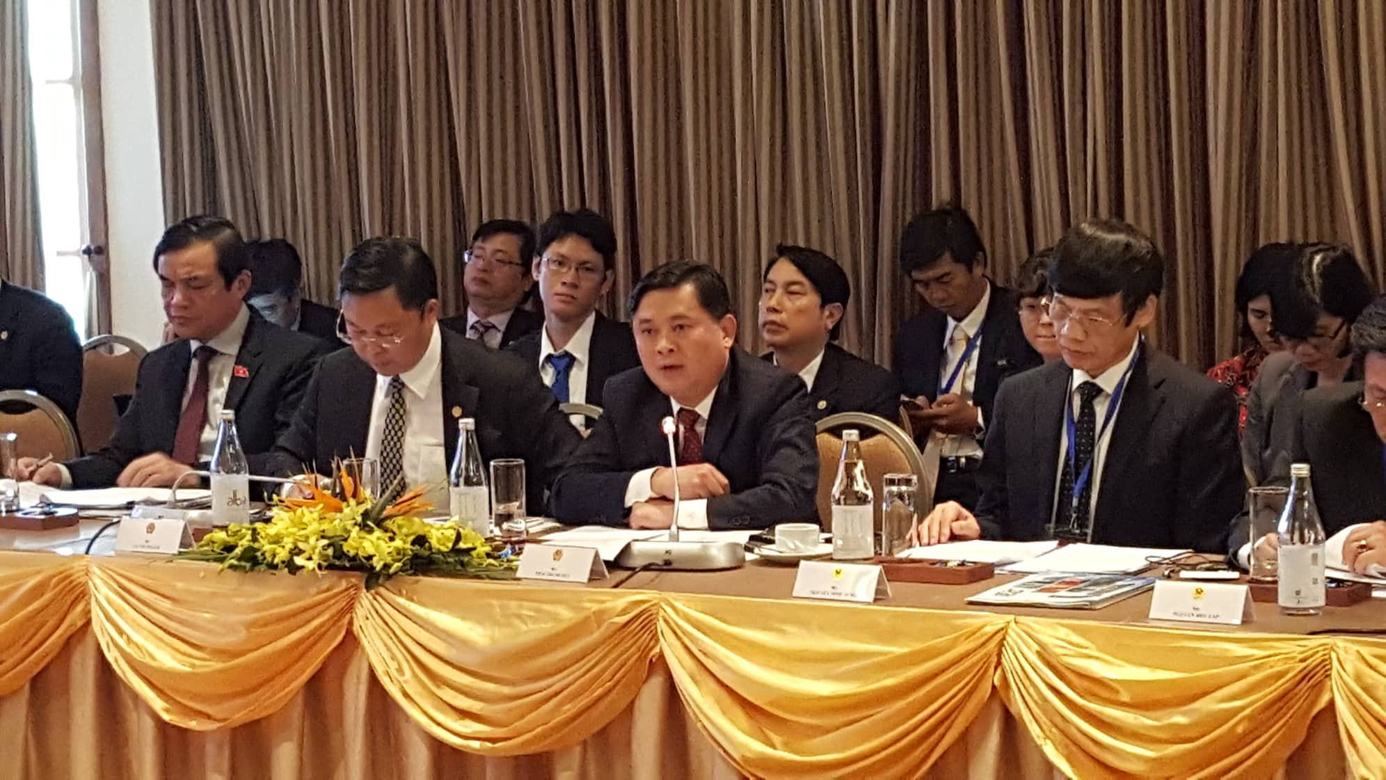 Chủ tịch UBND tỉnh Nghệ An Thái Thanh Quý phát biểu tại hội thảo. Ảnh: Võ Văn Cường