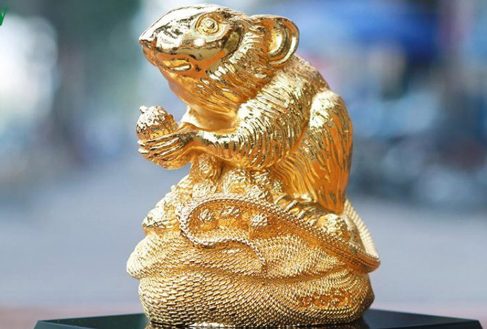 Tượng chuột mạ vàng năm nay có nhiều thiết kế đẹp, mang ý nghĩa may mắn, tài lộc...